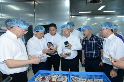 省市場監管局黨委書記、局長章根明一行蒞臨我縣開展市場調研工作